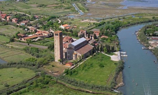 Isola di Torcello, laguna di Venezia, vista aerea  23-04-2007